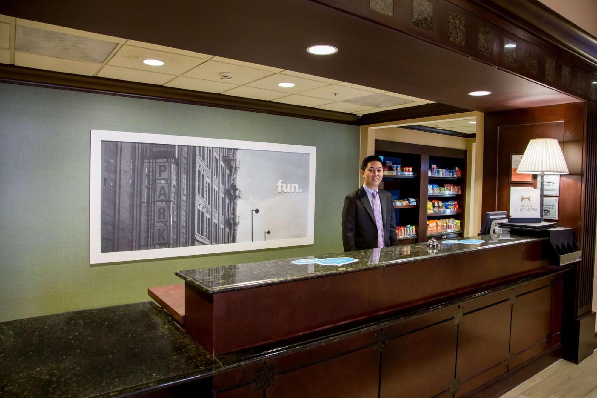 Hampton Inn & Suites Albany-Downtown Bagian luar foto