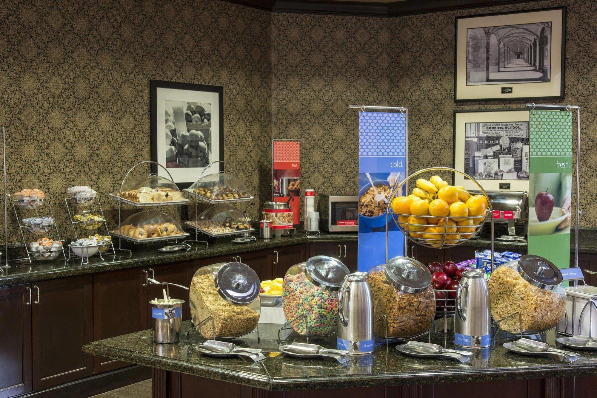 Hampton Inn & Suites Albany-Downtown Bagian luar foto